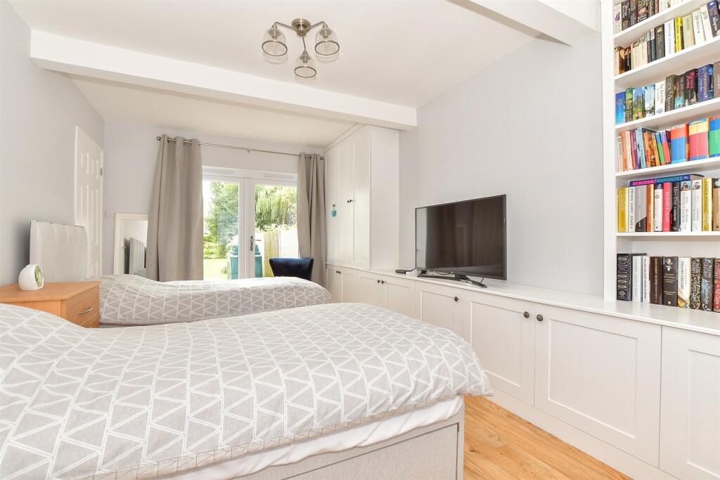 Lounge 2 (Seller Uses As Bedroom)