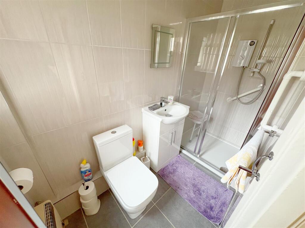 Shower room and Wc (2).jpg