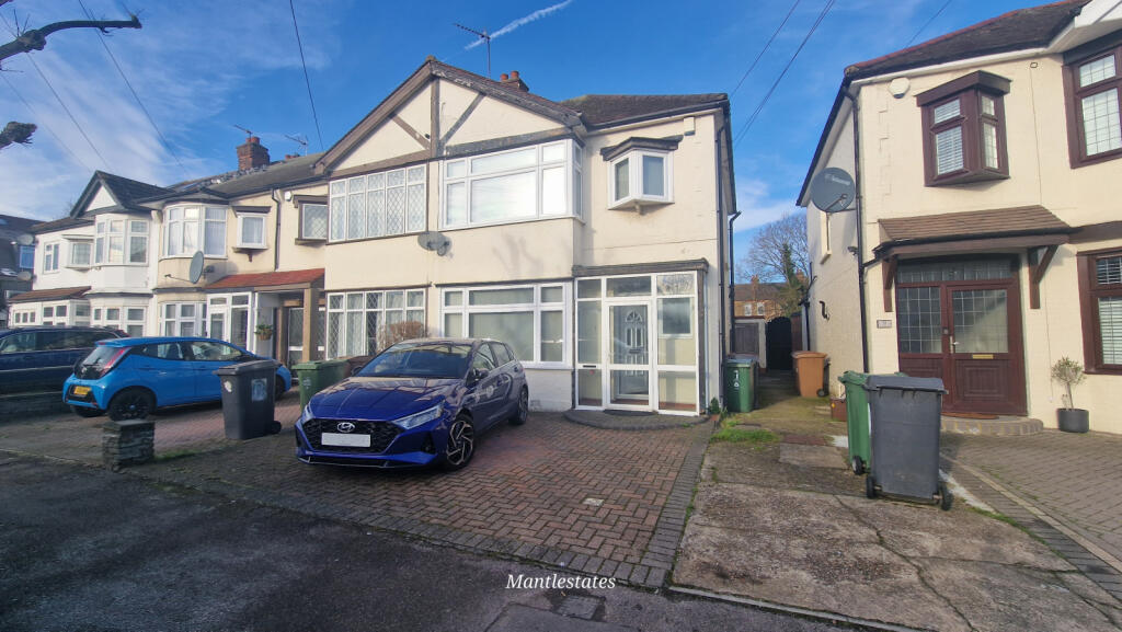 4 Bedroom Semi Detached House