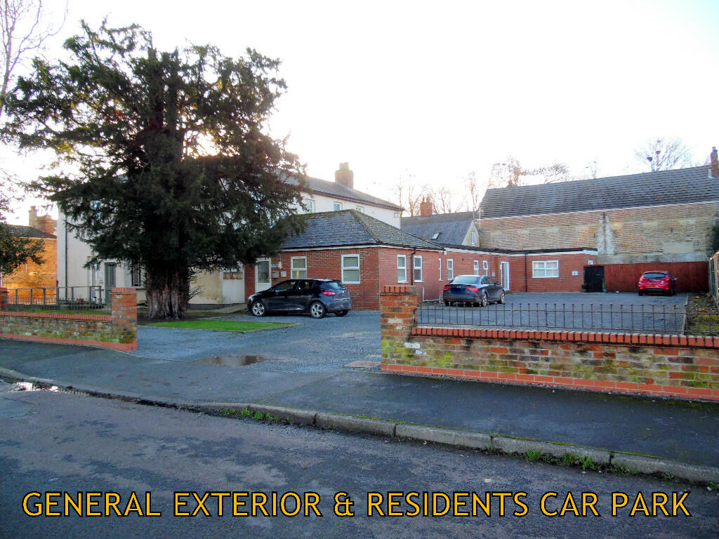 EXTERIOR &amp; PARKING