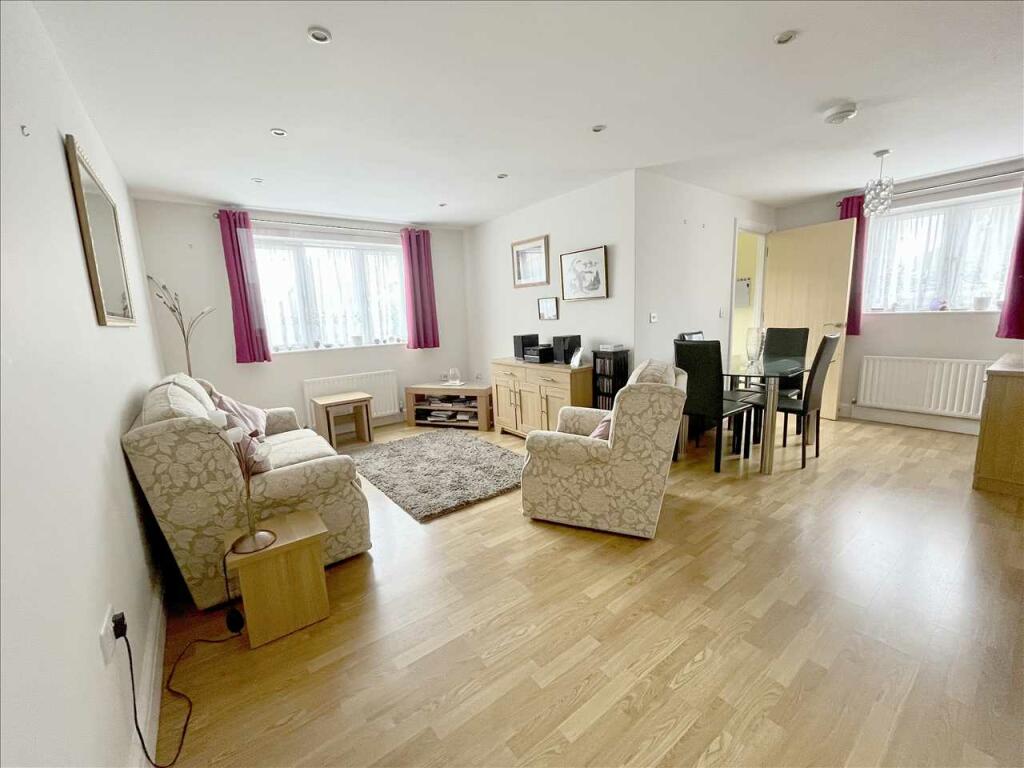 LOUNGE/DINING ROOM
