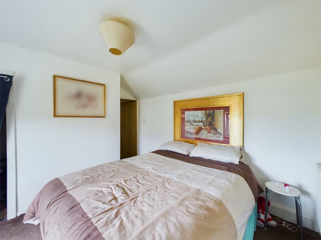 Bedroom 3 (pic 2).jpg