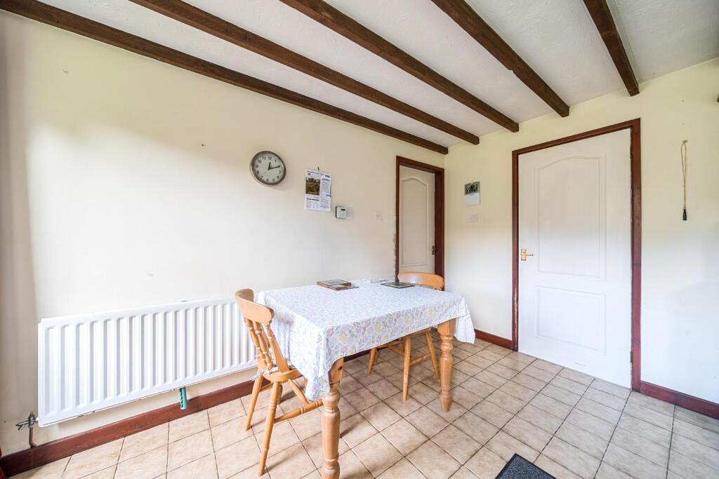 Kitchen dining area.jpg