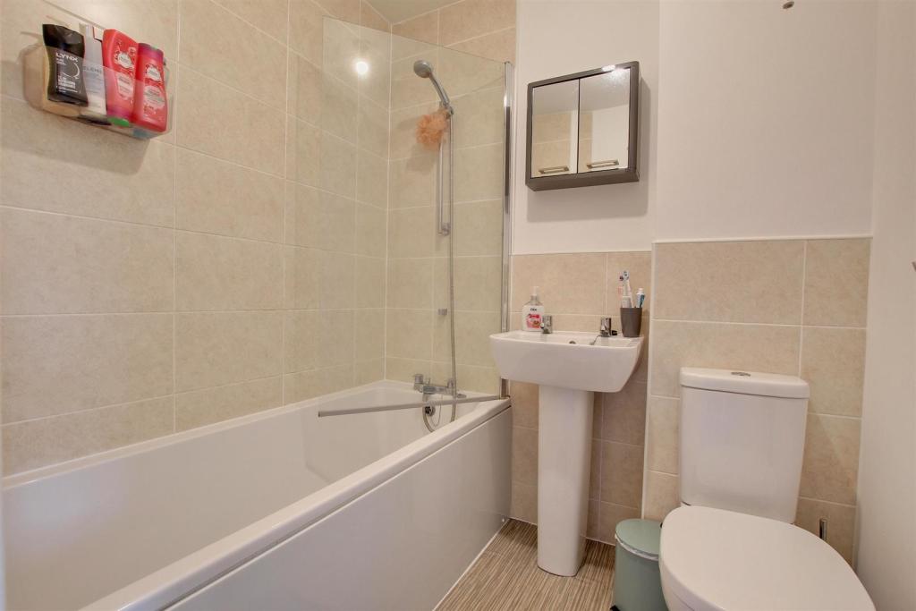 BATHROOM/W.C.