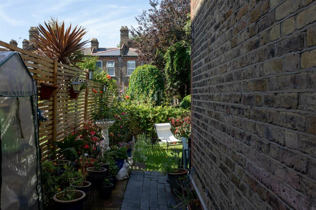 Hibbert Road, E17