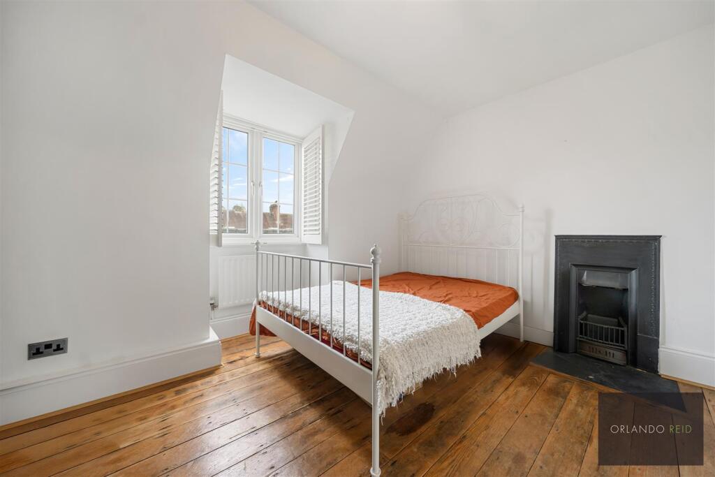 Flat 57, Stockwell Gardens SW9 0RY-11.jpg