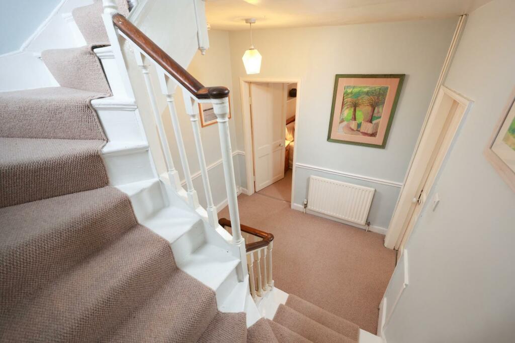 24 Montague Hill 43.JPG