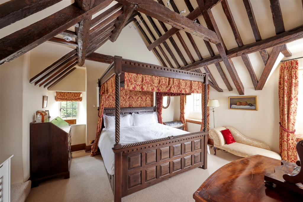 Bedroom 1 .jpg