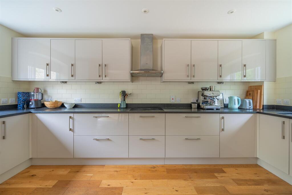 Emby House, 6a High Street, Greens Norton (18).jpg