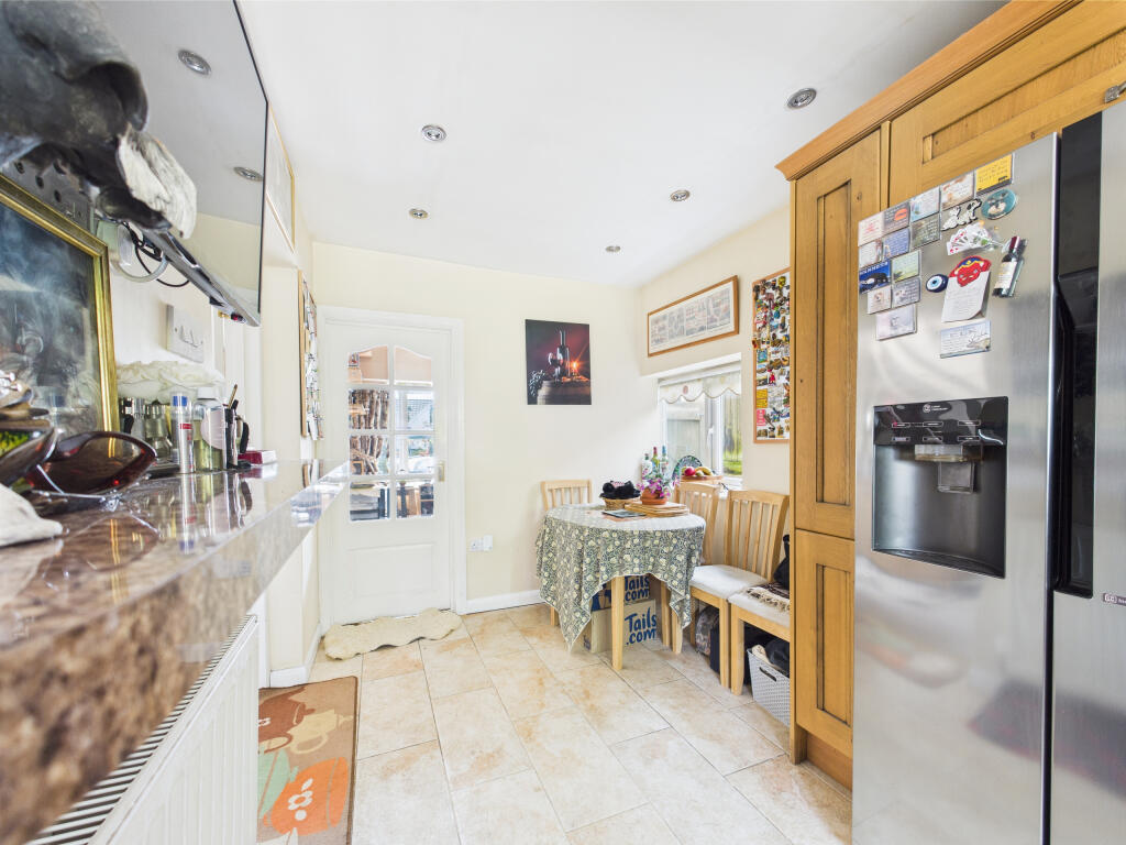 CAM01354G0-PR0500-STILL002