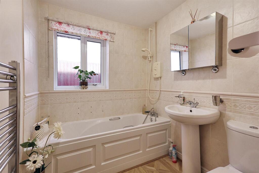 Marshall Close Calverton, Nottingham, NG14 6RE