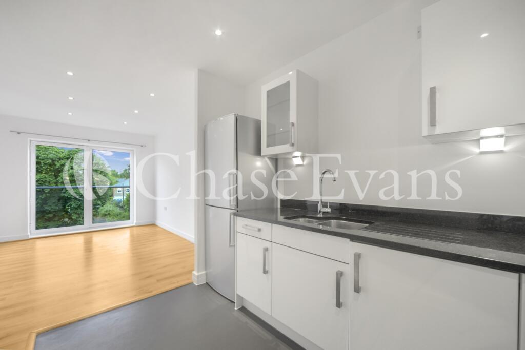 Cherrywood Lodge, Bi