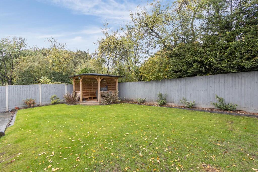 Tanglewood, 16 Fir Tree Lane