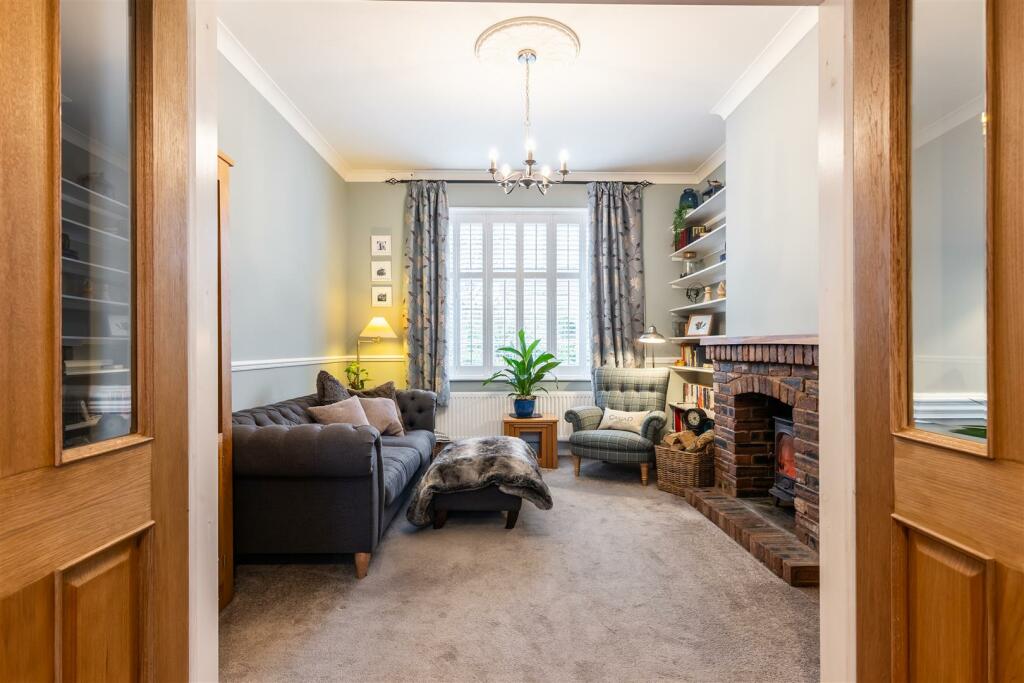 SITTING ROOM-2.jpg