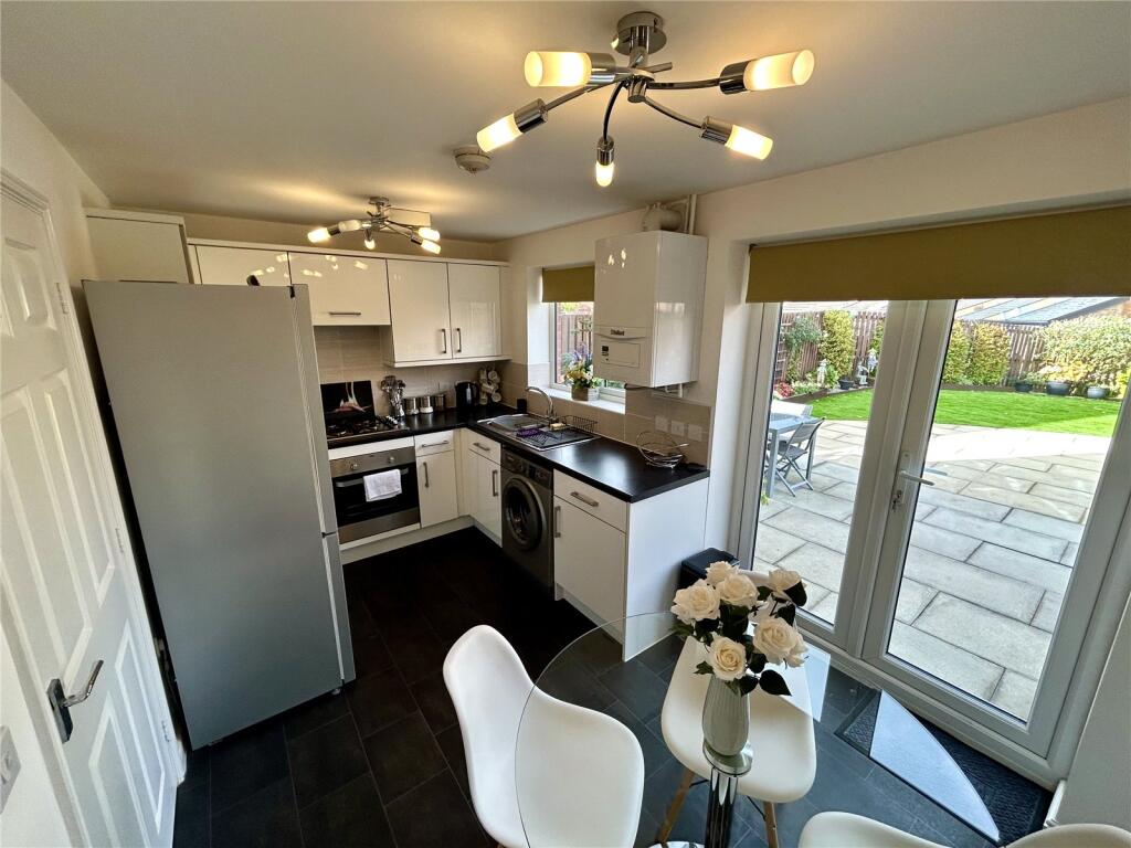 Kitchen/ Dining Area