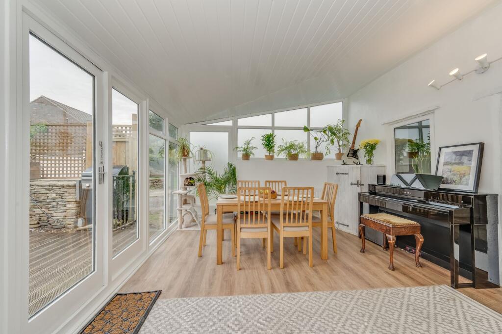 KITCHEN, DINING ROOM AND LOUNGE