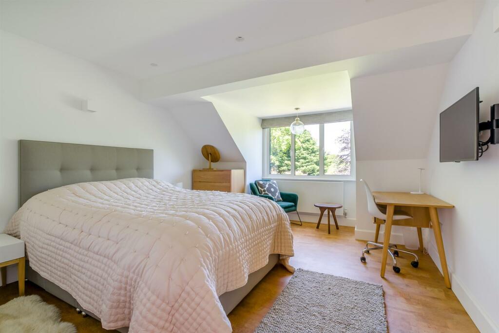 8594318-interior12.jpg