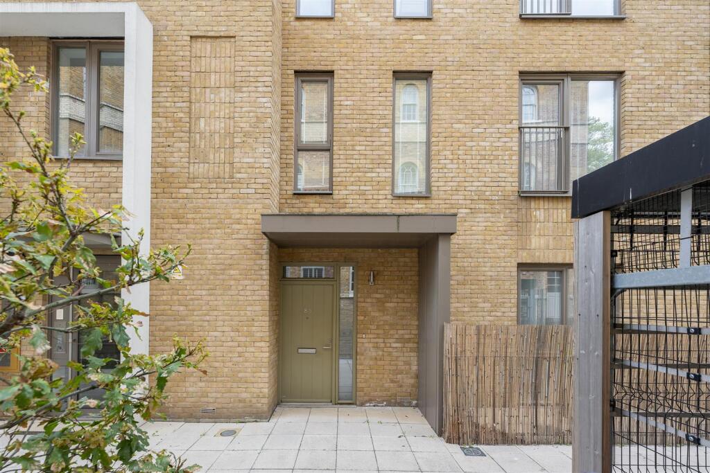 Richard Tress Way, E3