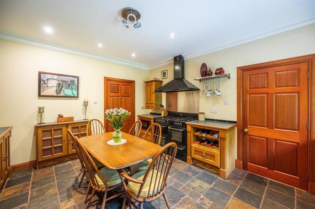 Kitchen (2).jpg