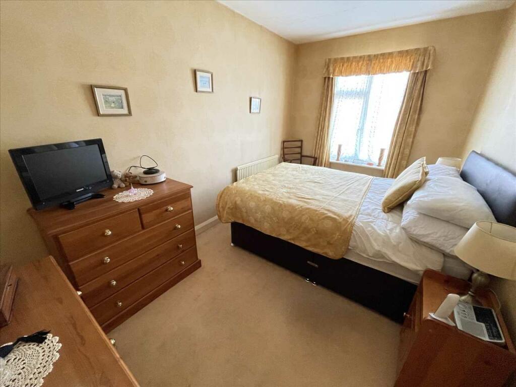 Bedroom (rear)