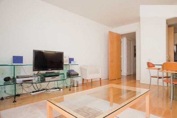ab_85E_livingroom_r.jpg