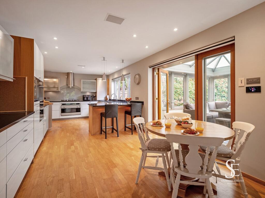 Kitchen Breakfast Area