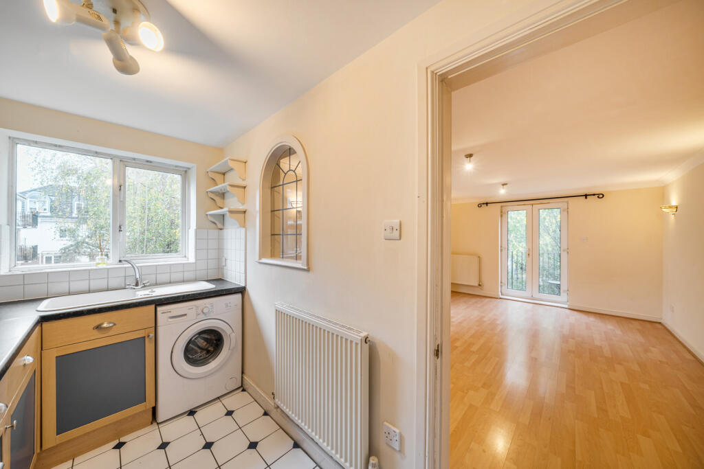 1371878-11-68f89d...