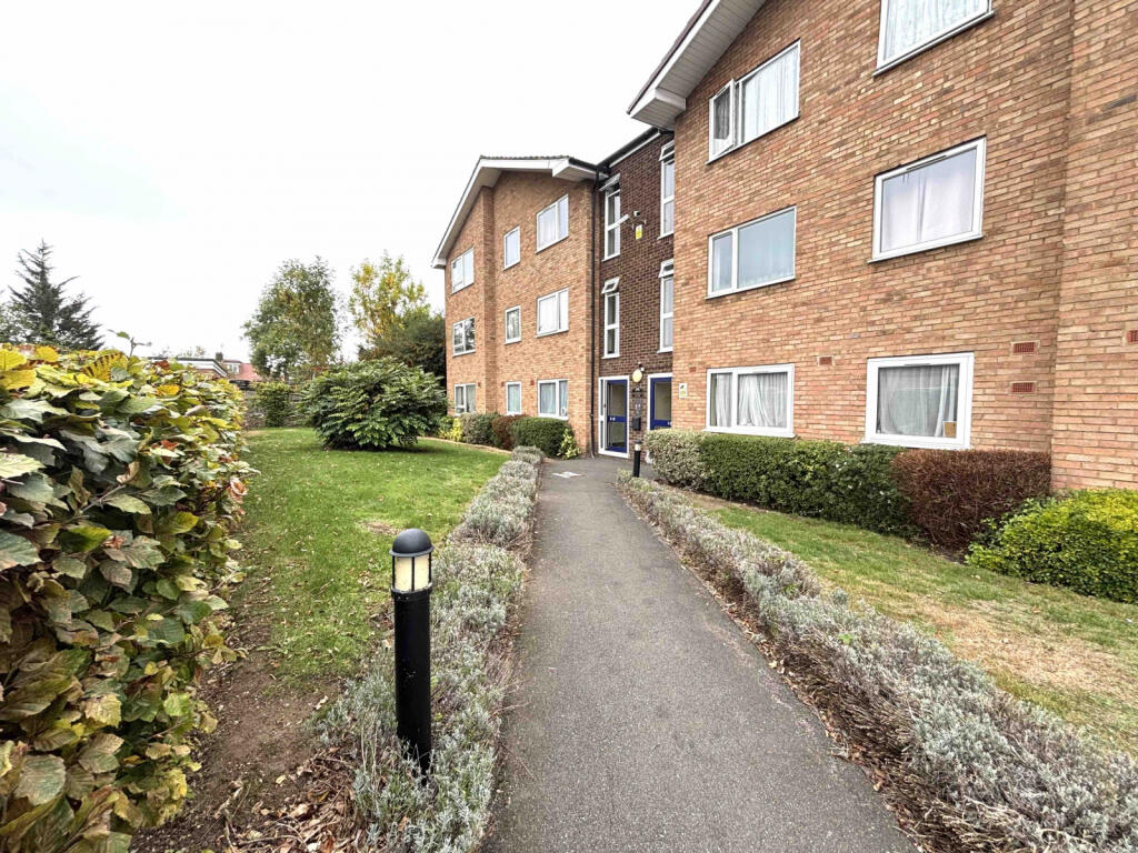 1 bed flat to rent Laburnum Court, Harrow HA1