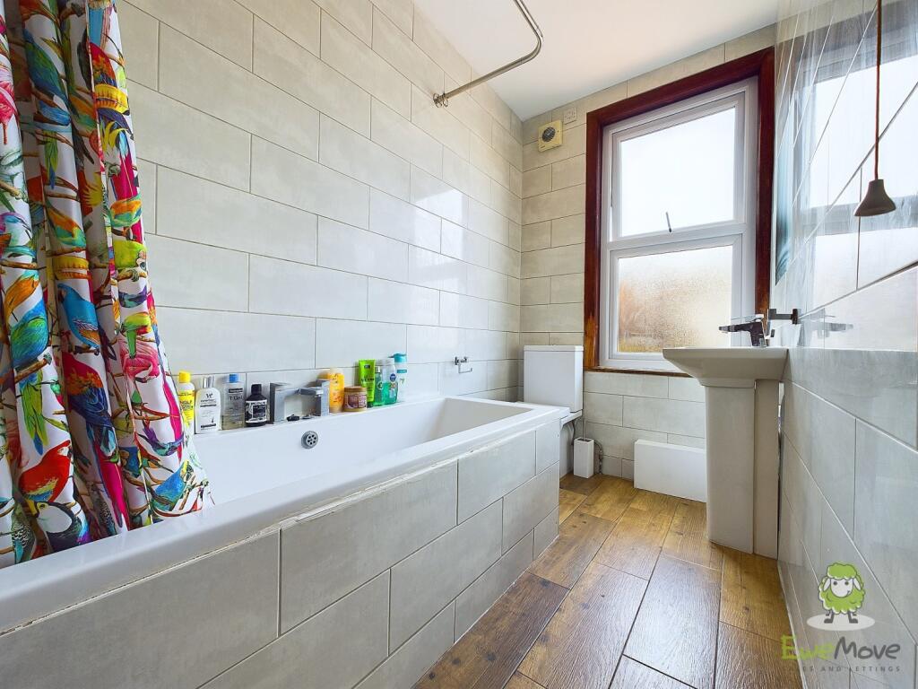 CAM01543G0-PR0090-STILL037