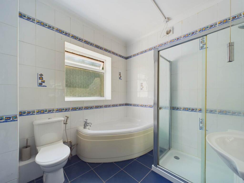 33b belle vue bathro
