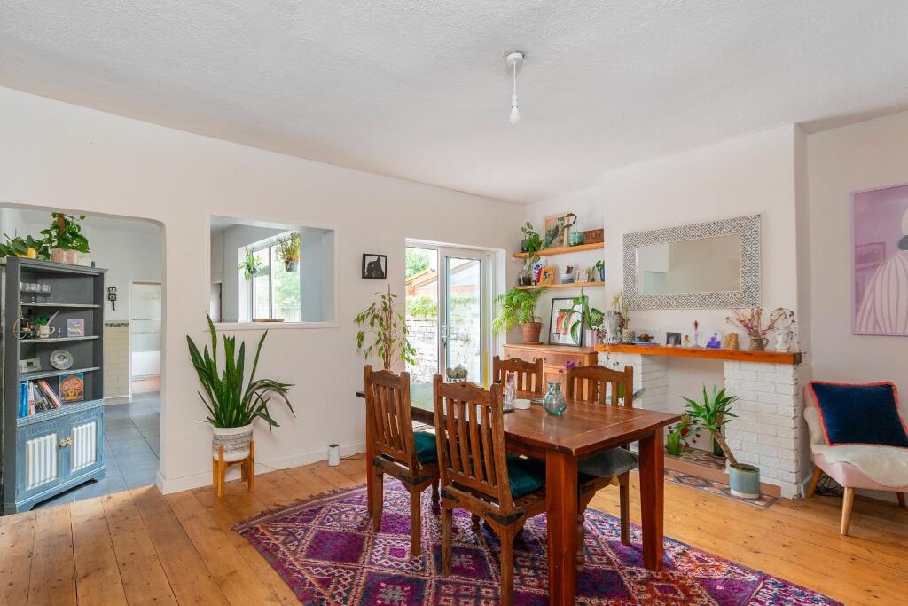 0C6REN - Dining Room E.jpg