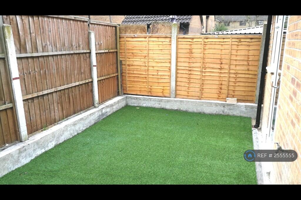 Nice Sunny Low Maintenance Rear Garden