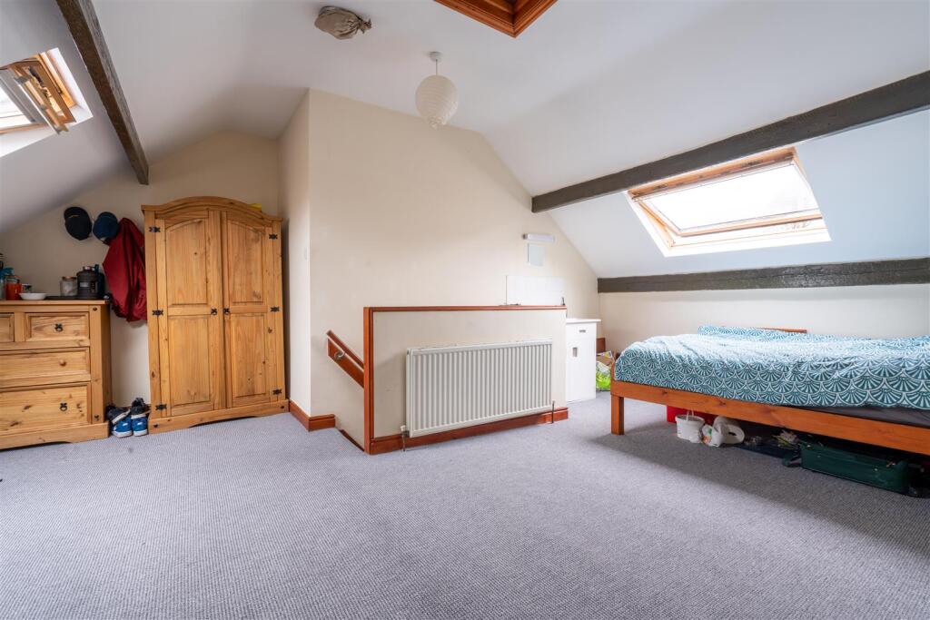 Bedroom 4.jpg