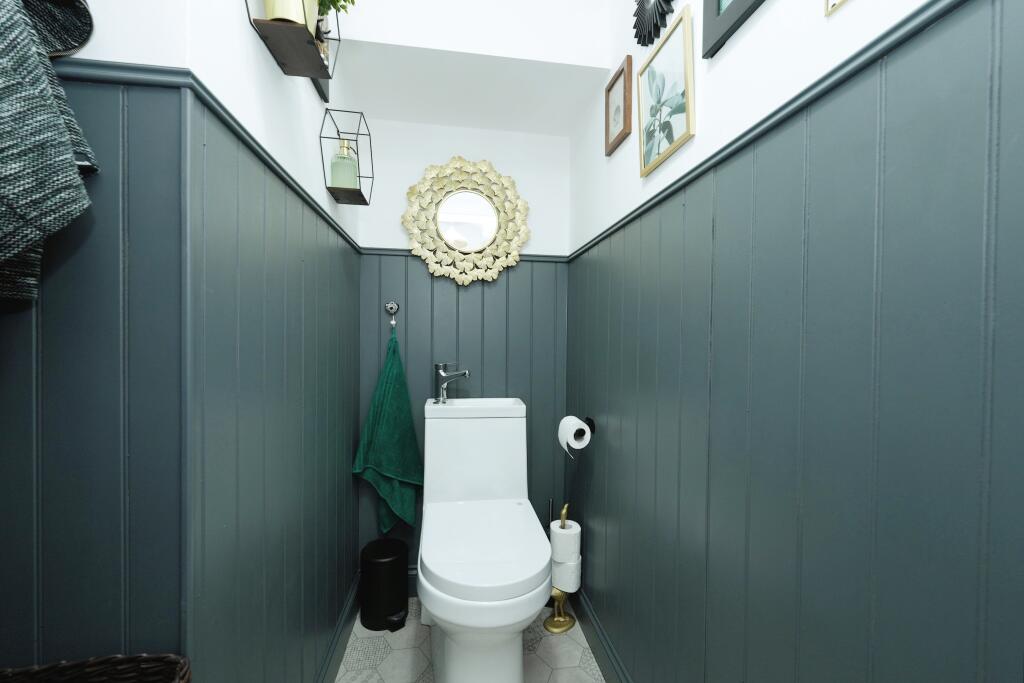 Cloakroom/wc