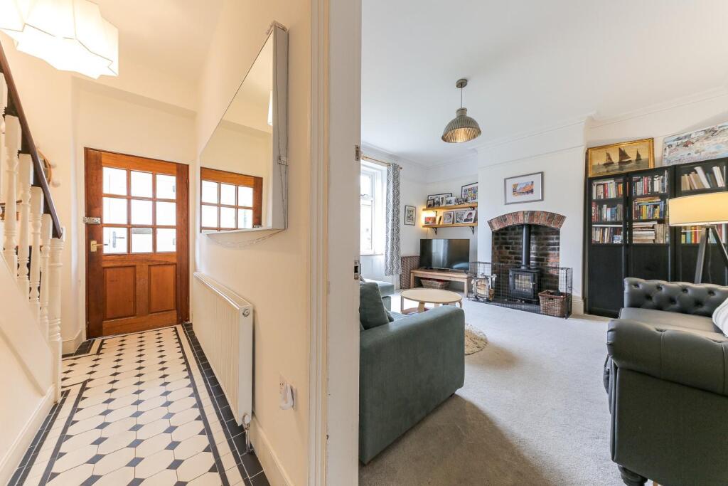 Hallway to lounge.jpg