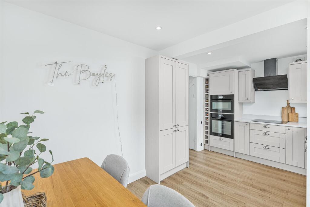 22 Austin Drive, Banbury-12.jpg