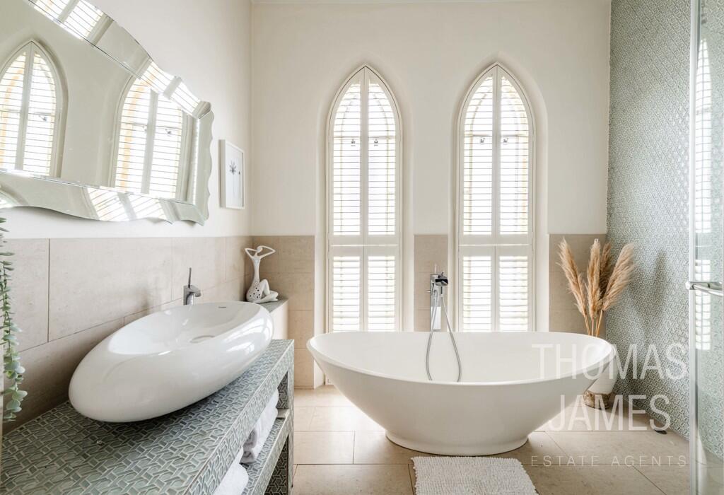 Vicars Moor Lane, freestanding bath