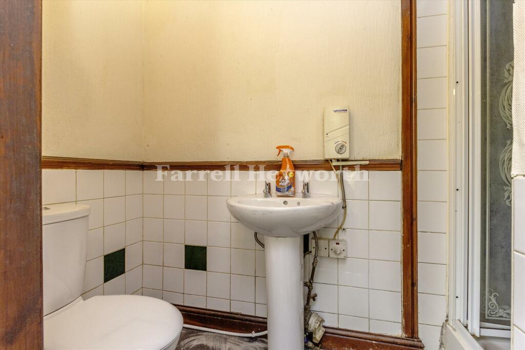 Self contained flat 