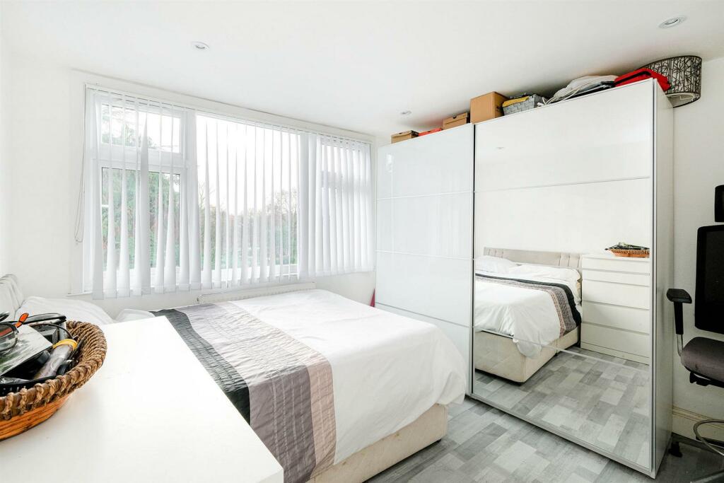 103 Chingford Avenue-10_resized.jpg