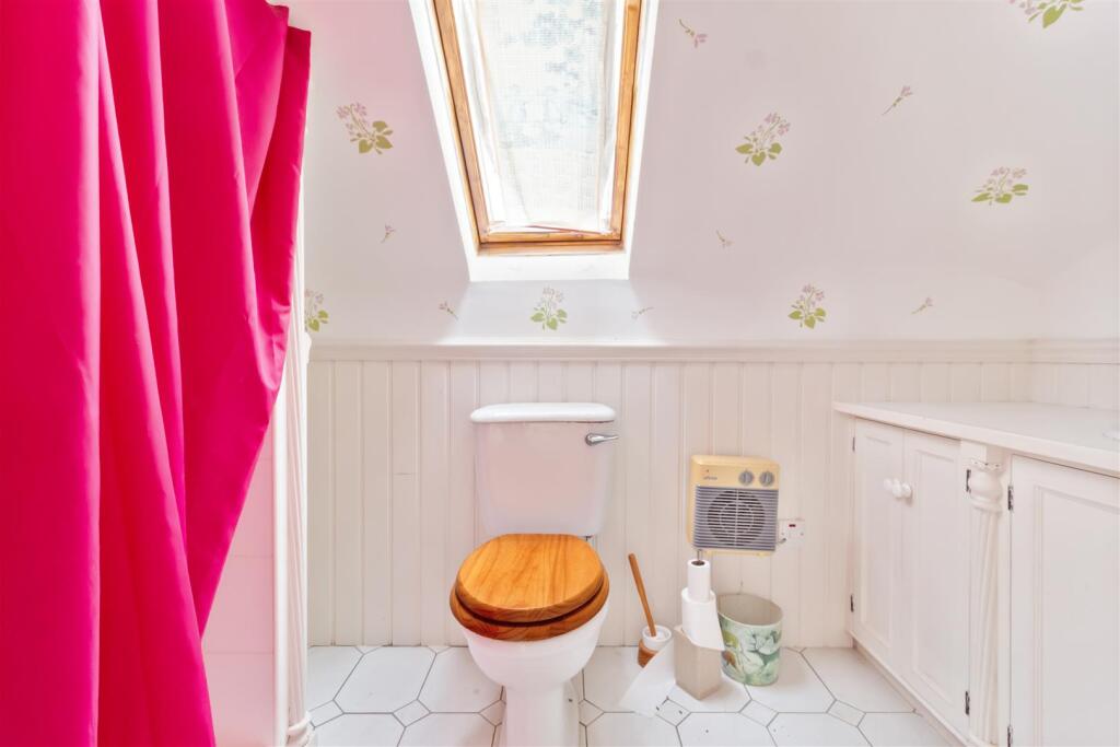 8 Midhurst Close-003.jpg