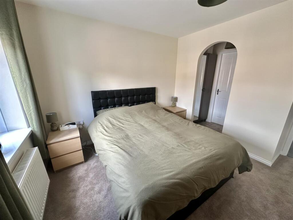 Bramleys Estate Agents - Little Green Lane - Heckm