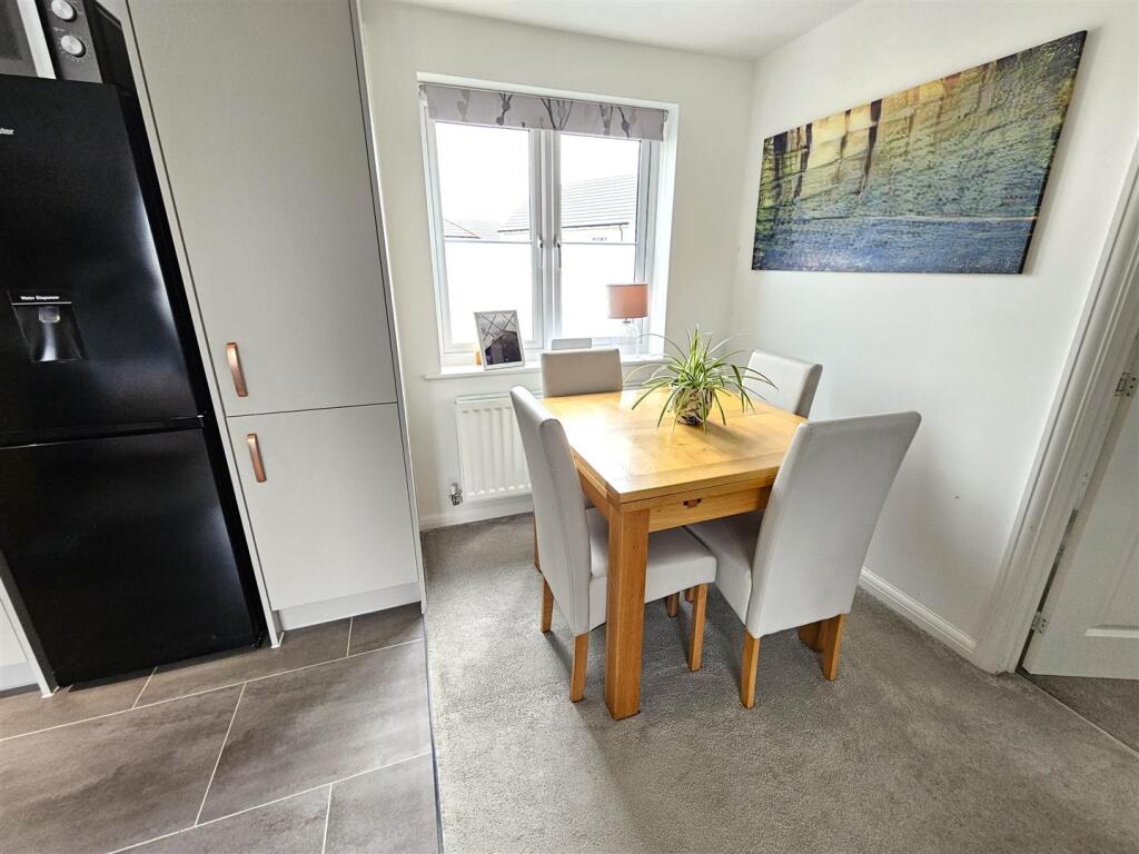 Dining Area.jpg
