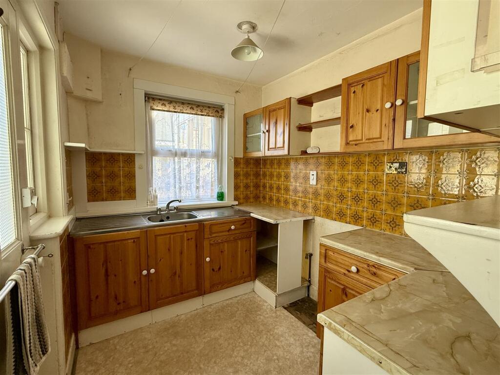 Kitchen:
