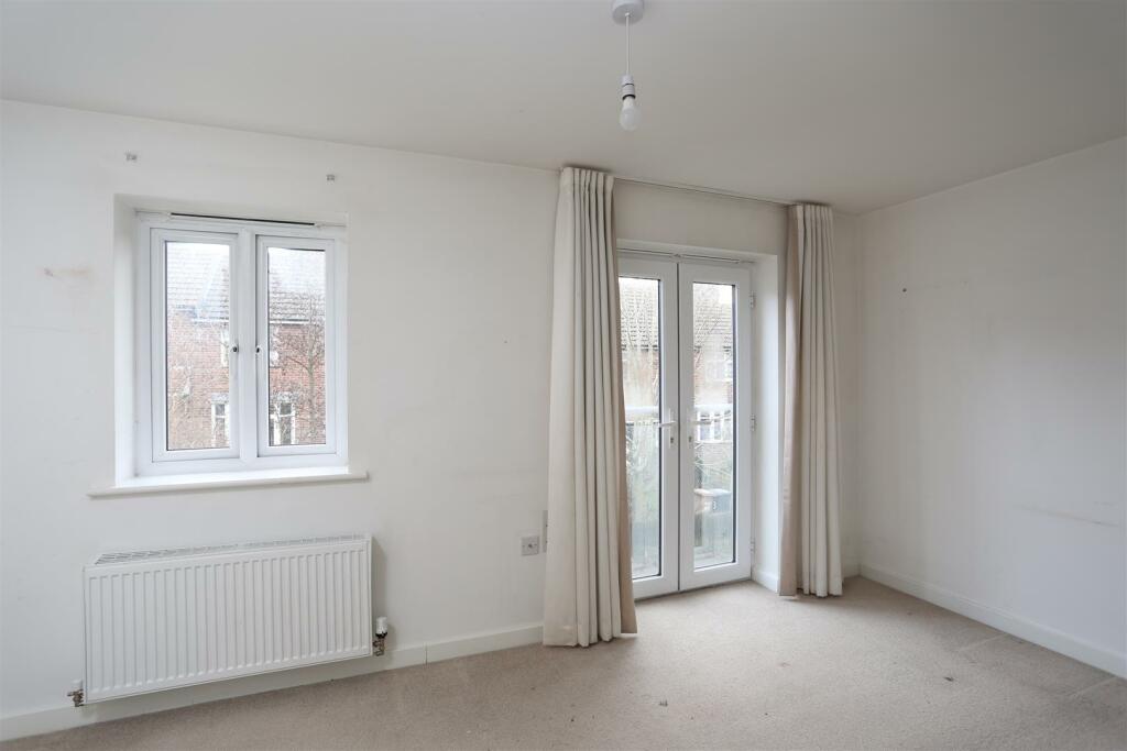 Living Room/Bedroom 5