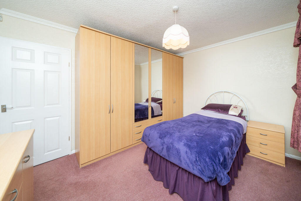 GROUND FLOOR BEDROOM 1