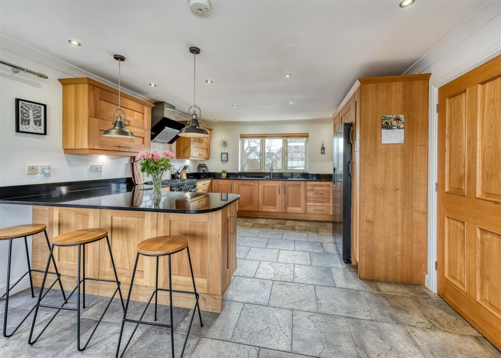 32 Post Office Road-kitchen1.jpg