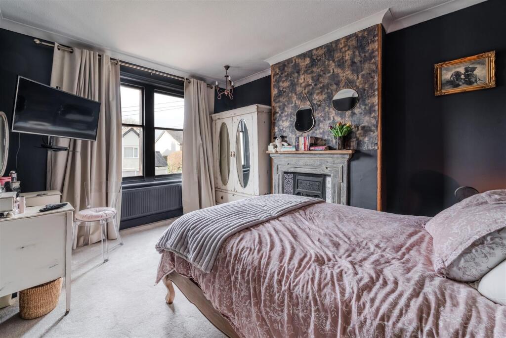 Bedroom 6.jpg