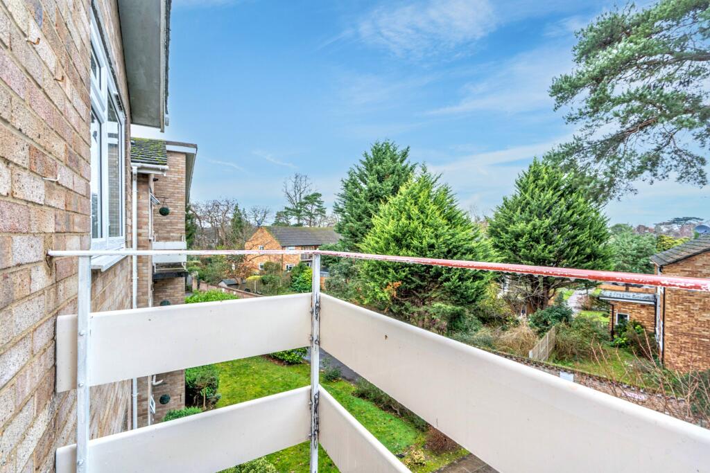 9 Coniston Court, Hanger Hill, Weybridge, KT13 9YR