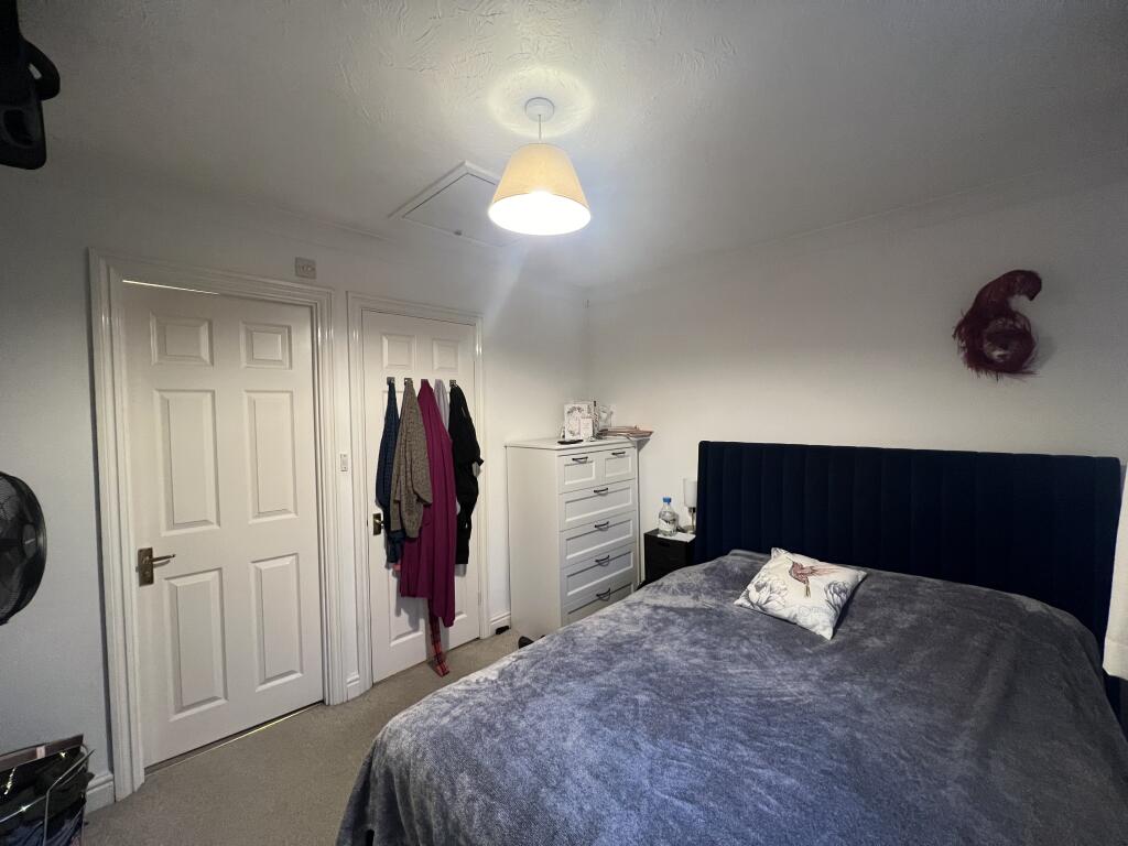 BEDROOM 1 (2)