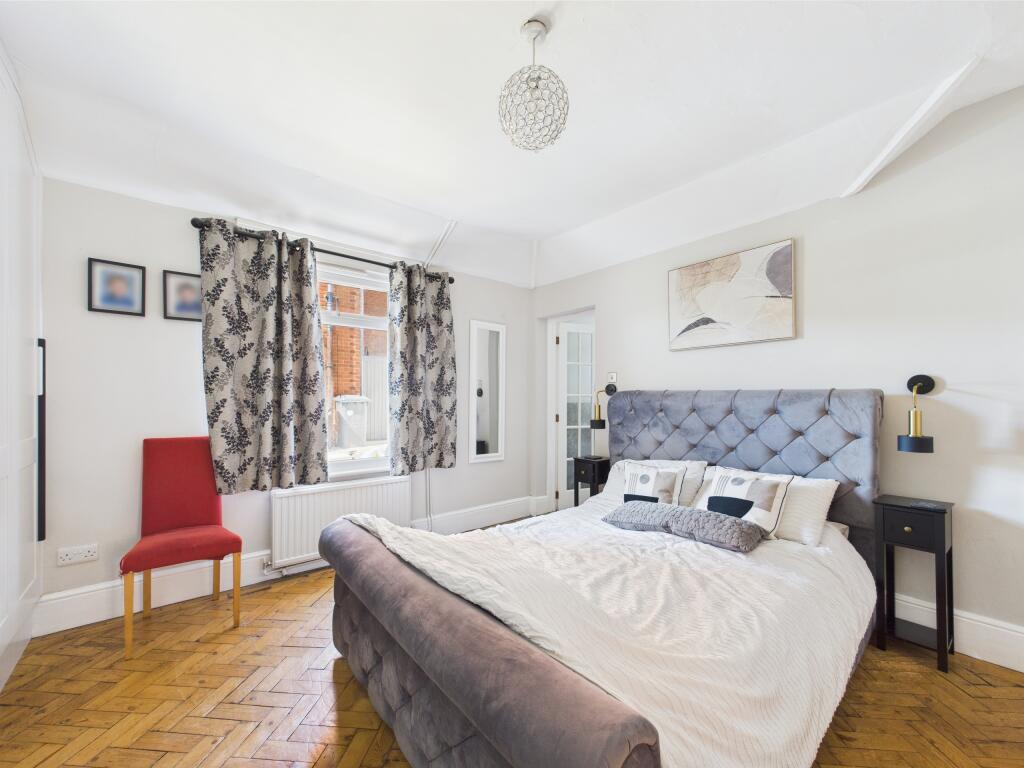 CAM01354G0-PR0520-STILL007